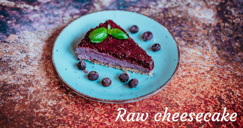 Raw borůvkový cheesecake