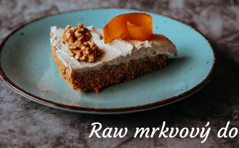Raw mrkvový dort