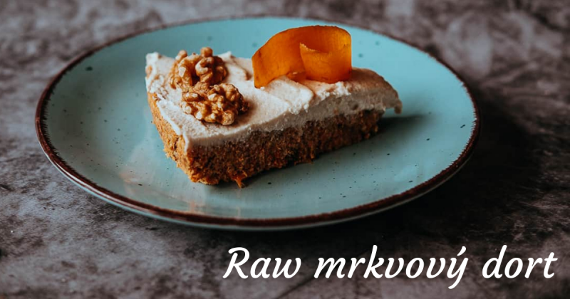 Raw mrkvový dort