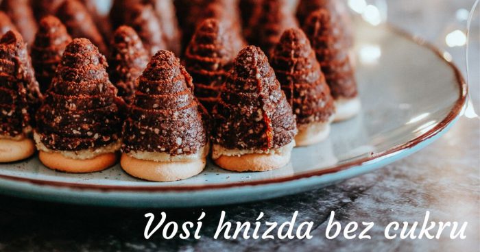 Vosí hnízda bez cukru na talíří