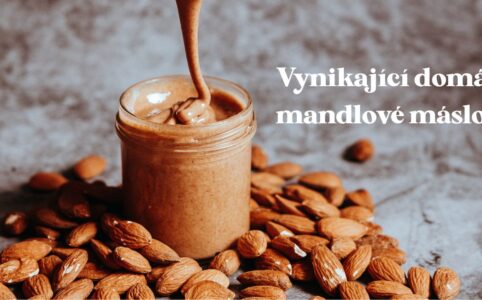 Domácí mandlové máslo vyrobené jenom z mandlí