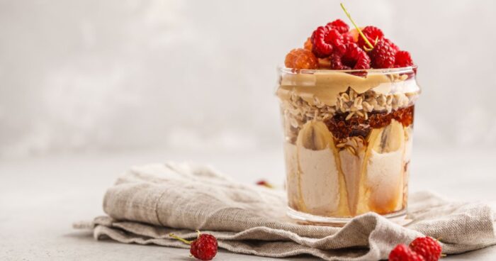 Máslo z arašídů se skvěle hodí do kaší, pro pečení sušenek nebo jen tak na chléb. Používá se také v asijské kuchyni, do kari omáček, a přidává se do nejrůznějších dezertů.