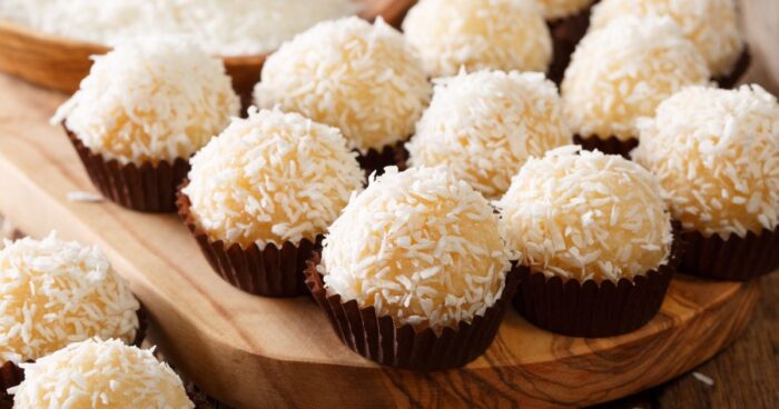 Raffaelo kuličky aneb kešu máslo s kokosem.