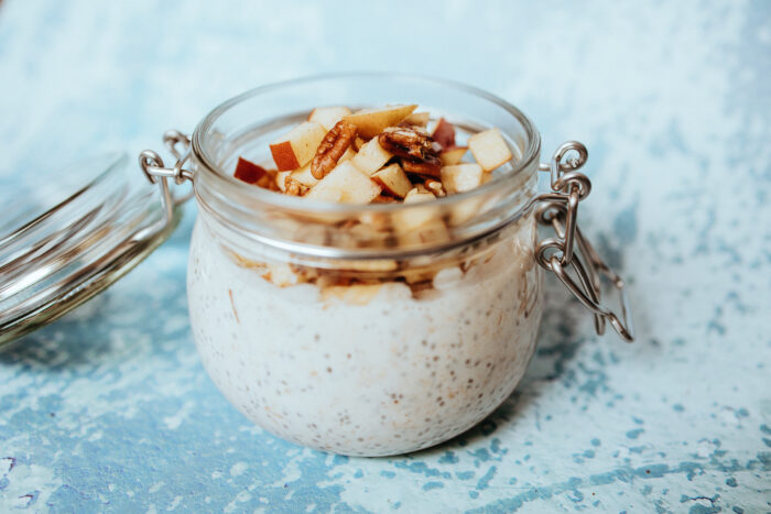 Letní varianta ovesné kaše, kterou si určitě zamilujete. Ideální, pokud se ráno nechcete trápit s přípravou jídla.