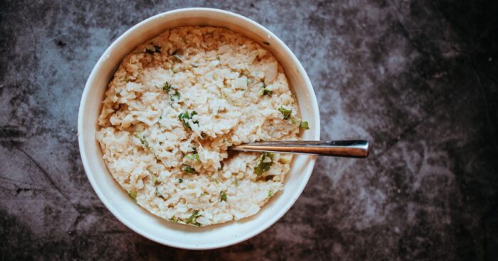 Recept na směs na nadýchaných květákových placek je velmi rychlý. 