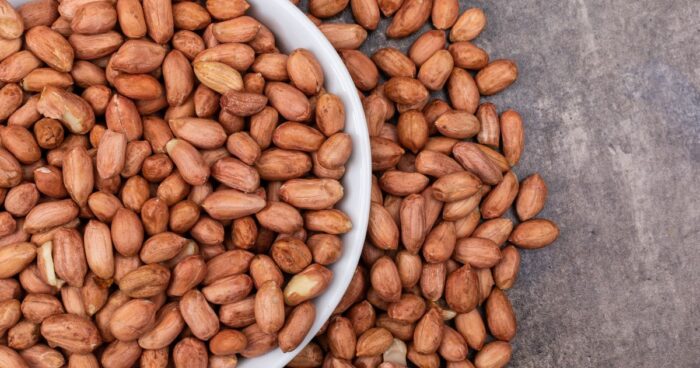 Arašídy nebo také burské oříšky jsou plody původem jihoamerické rostliny podzemnice olejné. 