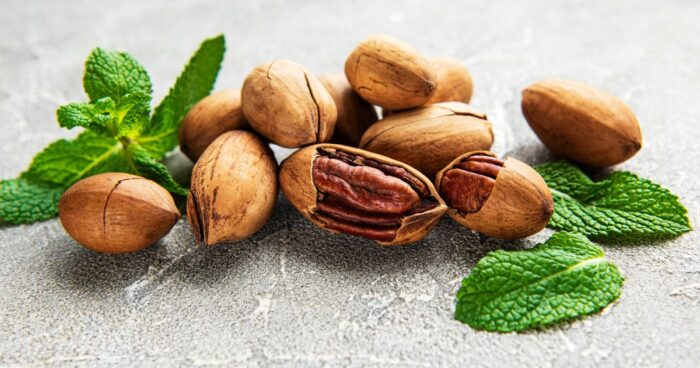 Pekanové ořechy jsou vynikající jen tak, ale díky své měkkosti se z nich skvěle vyrábí ořechové máslo. J