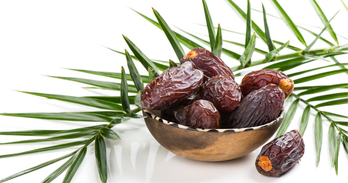 Díky vysokému podílu sacharidů a vysoké sladivosti jsou datle vynikající přírodní náhražkou cukru, která je zdravější díky vitamínům a vláknině.