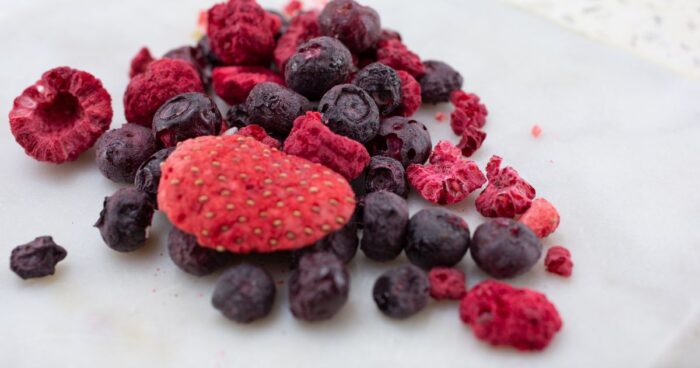 Vyberte si z široké nabídky lyofilizovaného ovoce, které je čistě přírodní, bez konzervantů a přidaného cukru.