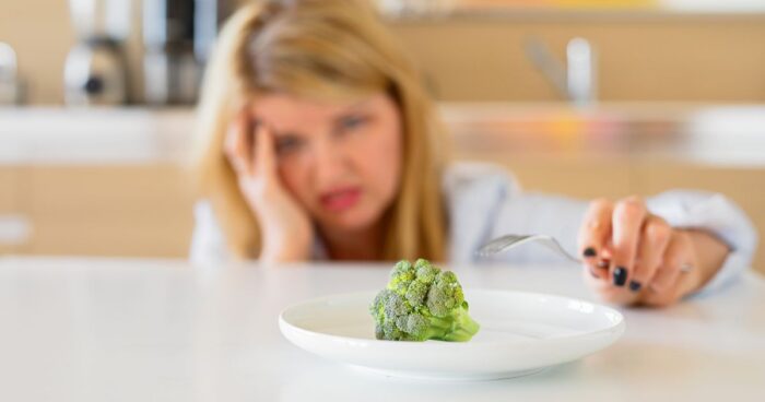 Při hubnutí nemusíte hladovět a popíjet čaje na hubnutí.