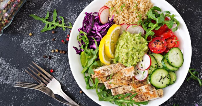  Quinoa je plná vlákniny a má také nízký glykemický index. Díky lahodné krémové chuti lze připravovat na slano i na sladko.