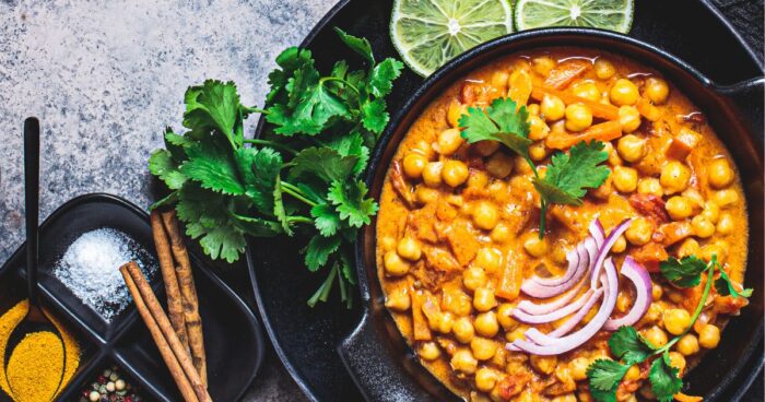 V Indii se například setkáte s receptem na Chana masala neboli cizrnové kari s rajčaty.