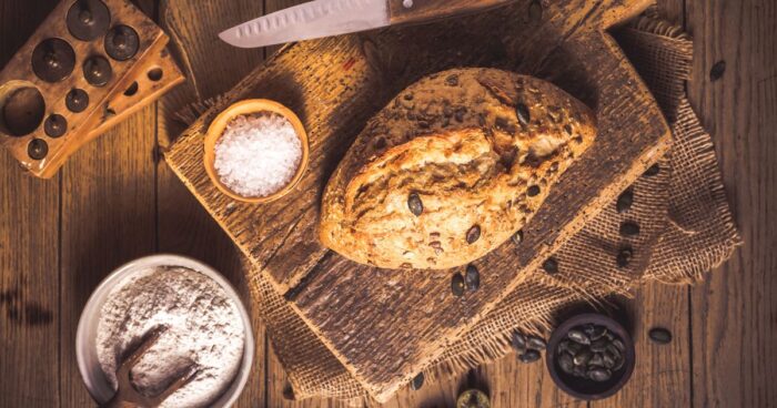 Špaldová mouka je skvělá pro pečení domácího chlebu. 