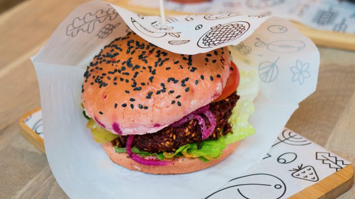 Posypte svůj burger slunečnicovým semínkem. Bude nejenom lahodný, ale ještě zdravý.