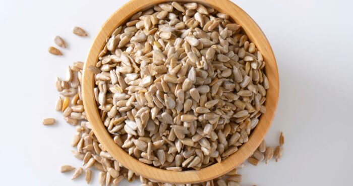 Slunečnicová semínka mohou pomoci snížit krevní tlak, cholesterol a hladinu cukru v krvi.