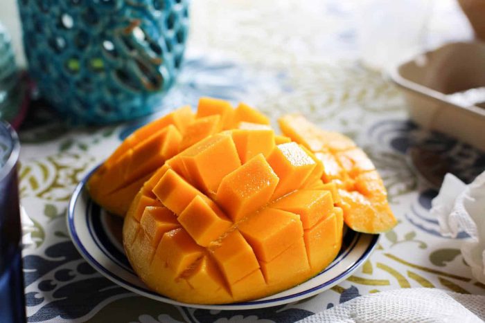 Mango má světlou dužinu, většinou žlutou nebo oranžovou.