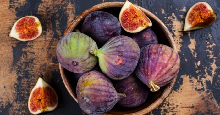 Fíky obsahují hodně vitamínů, a to B1, B2, B3, B5, B6 a vitamín C a E.