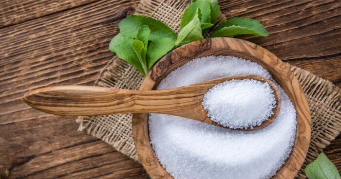 Chcete jídst zdravě, ale milujete sladké dezerty a moučníky? Vyzkoušejte přírodní alternativy cukru v podobě sirupů a přírodních cukrů, se kterými můžete zdravě mlsat bez výčitek.