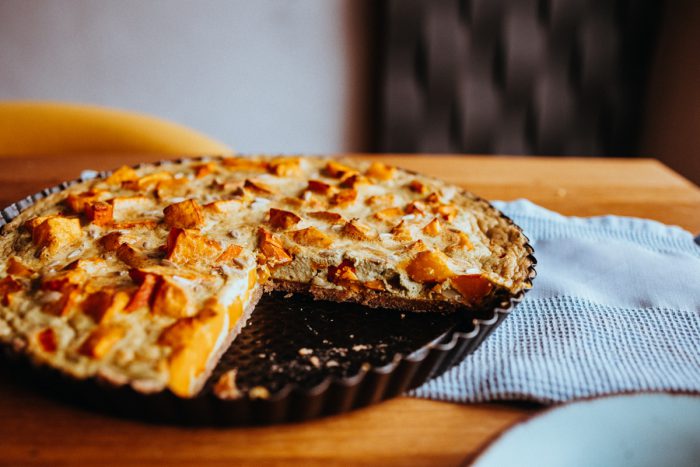 Dýňový quiche z máslové dýně nebo z dýně Hokkaido .