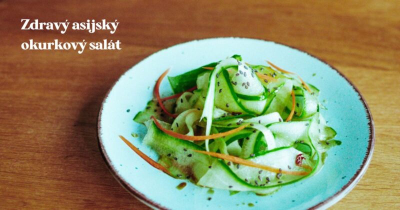Recept na zdravý salát z Asie. Asijský okurkový salát je hotový do 5 minut a k tomu velice chutný,