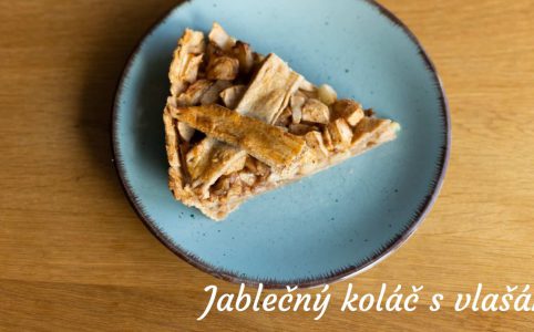 Jablečný koláč s vlašskými ořechy