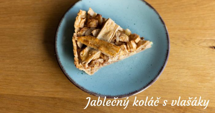 Jablečný koláč s vlašskými ořechy