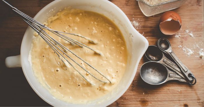 Těsto na palačinky by nemělo mít hrudky.