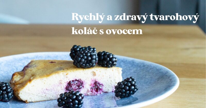 Rychlý a zdravý tvarohový koláč s ovocem (low-carb, bezlepkový)