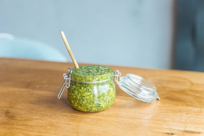 domácí bazalkové pesto