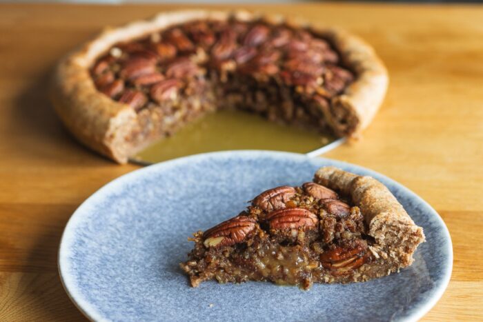 Nejlepší hrnkový ořechový moučník _ Pekanový koláč s javorovým sirupem (3)