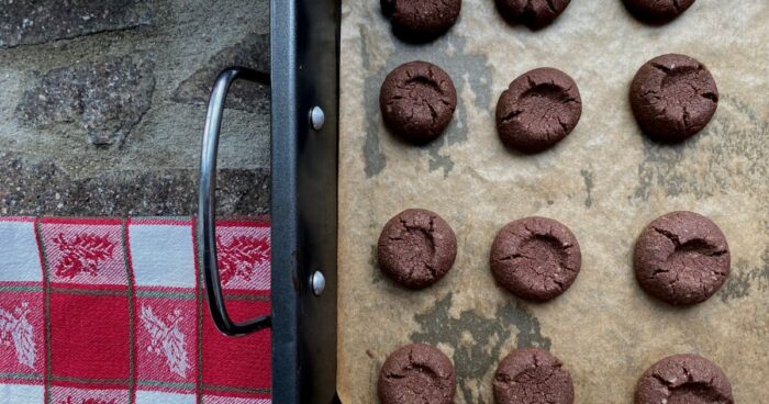 Jestli jsou sádlovky dopečené tedy poznáte tak, že jednu vyndáte z trouby a rozpůlíte ji. Měla by se krásně rozpadnout jak na talíři, tak po vychladnutí i v puse.