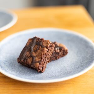 Proteinové brownies z quinoy a banánu (vegan)