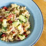 Recept: Dokonalý quinoa salát s cizrnou