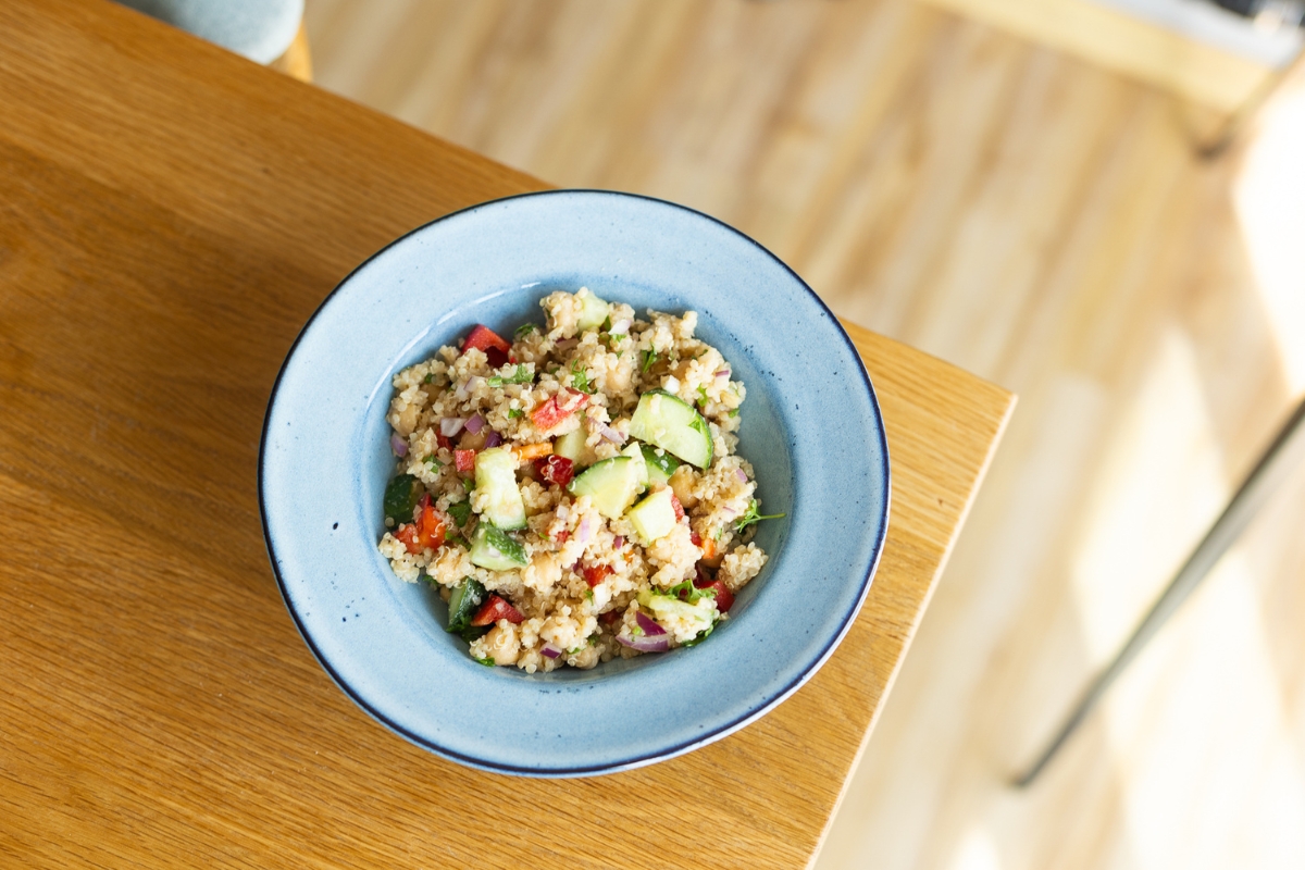 Salát z quinoy patří mezi naše nejoblíbenější