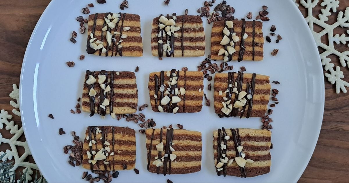 Recept: Nejlepší kakaové linecké cukroví s ořechy