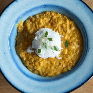 Indické curry máme nejraději s rýží nebo s plackou