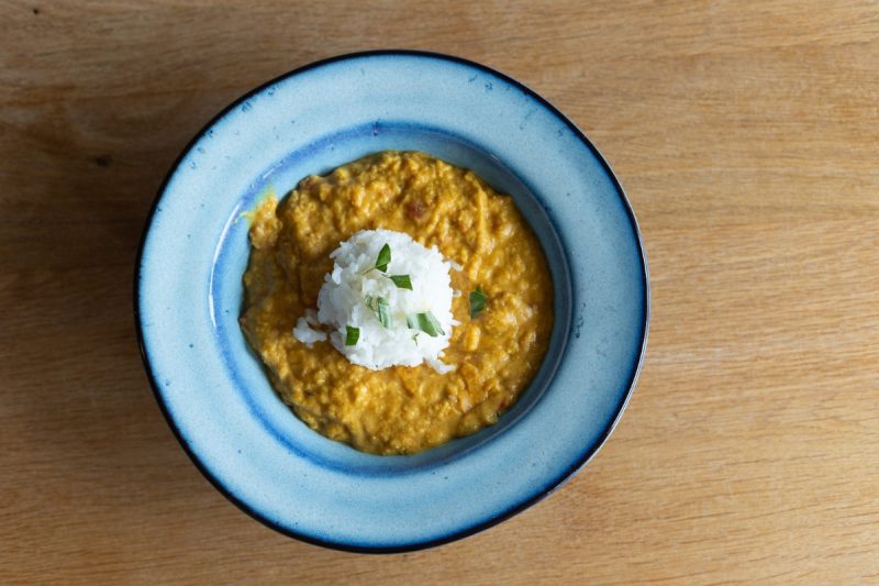 Indické curry máme nejraději s rýží nebo s plackou