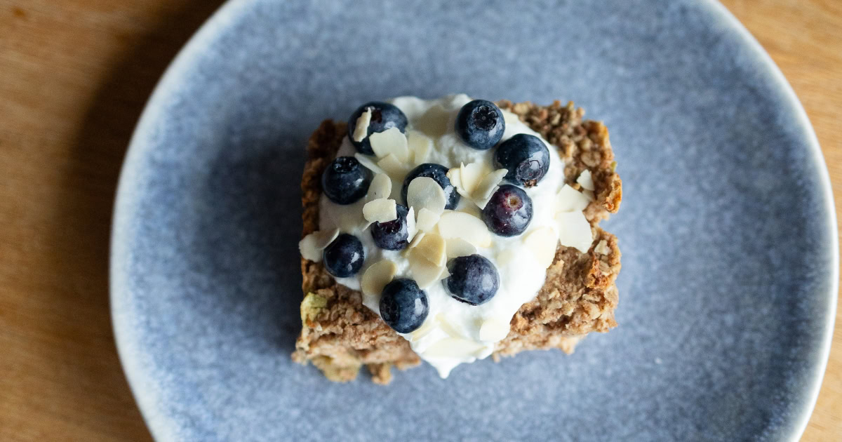 Pečená ovesná kaše s jablkem a banánem