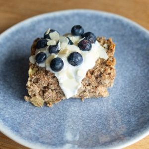 Pečená ovesná kaše s jablkem a banánem