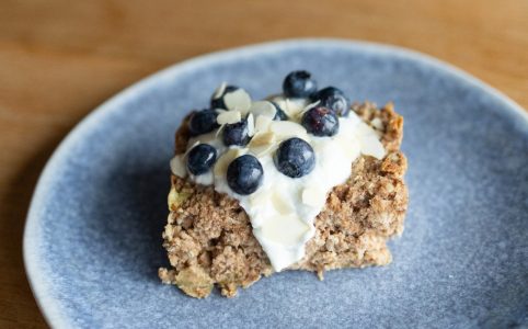 Pečená ovesná kaše s jablkem a banánem
