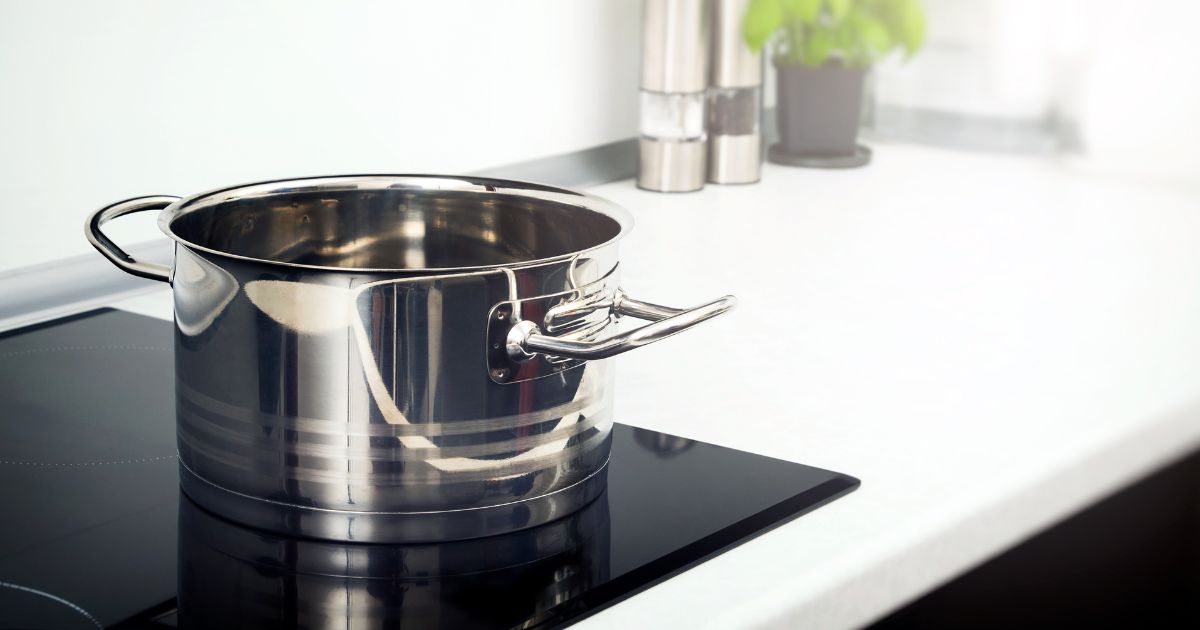 Zavařování vlašských ořechů v hrnci (vodní lázeň)