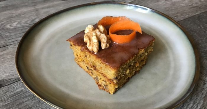 mrkvová buchta s ořechy