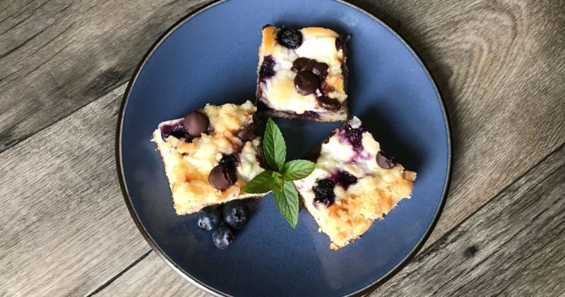 Borůvková bublanina s drobenkou a tvarohem