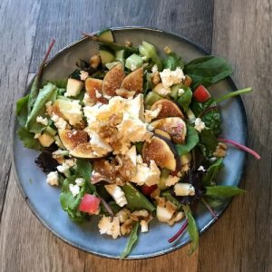 Salát s kozím sýrem a fíky