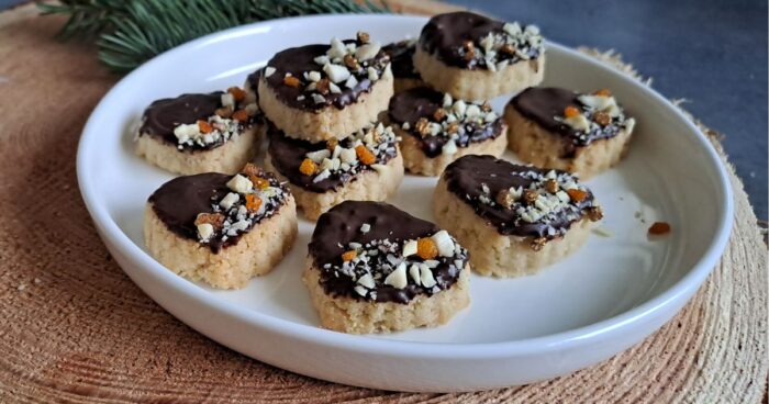 Mandlové rohlíčky z mandlové mouky, máčené v čokoládě