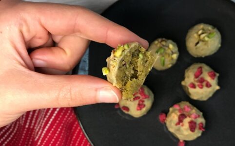 Recept: Nepečené pistáciové kuličky s bílou čokoládou