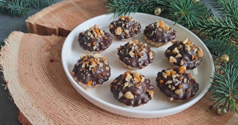 Vánoční ořechové košíčky