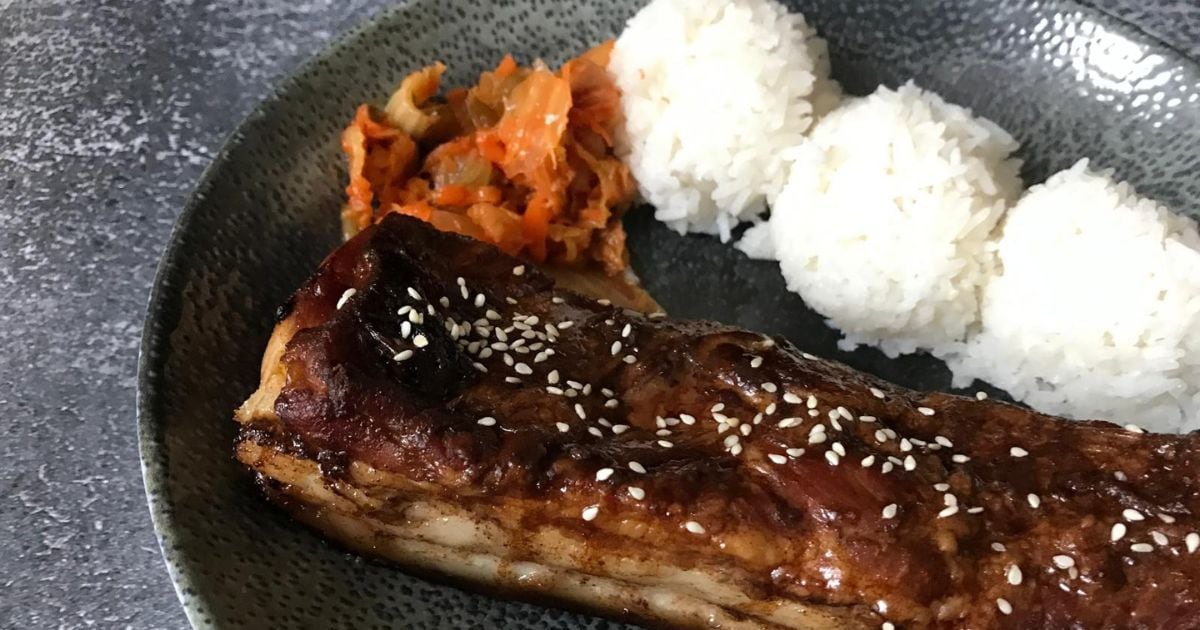 Recept: Pomalu pečený asijský bůček s kimchi