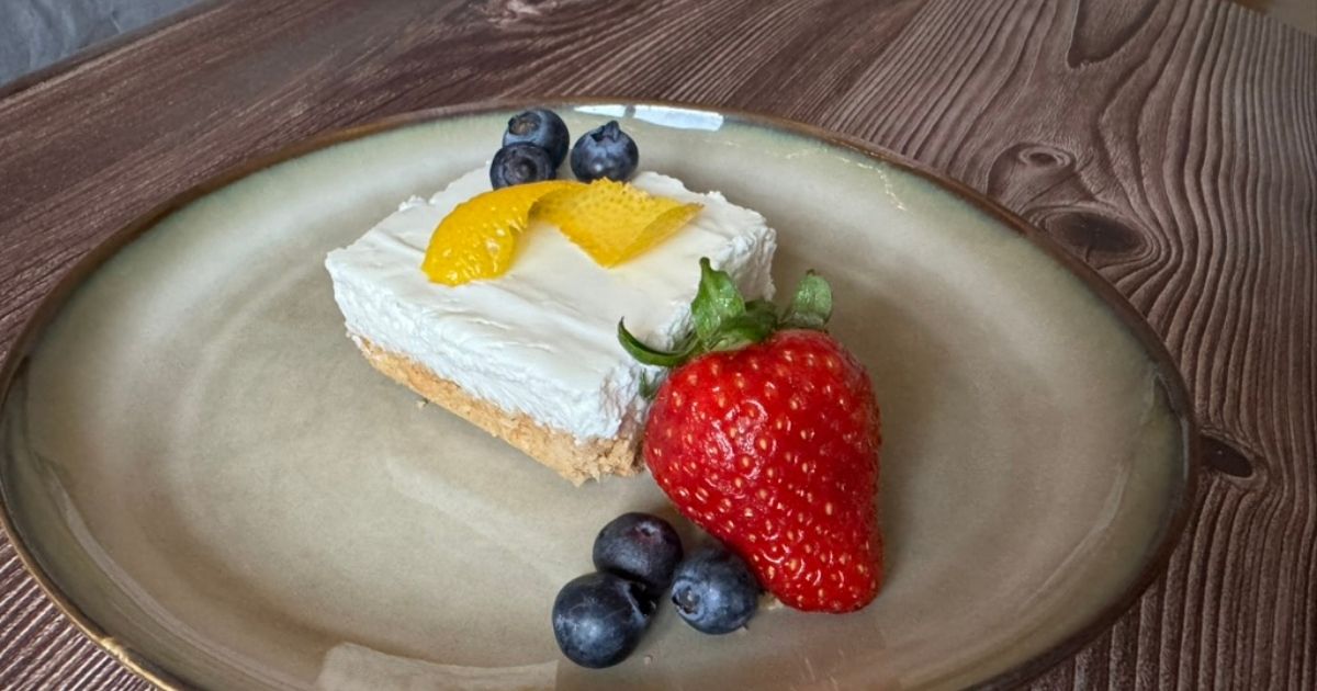 Recept: Nejlepší citronový cheesecake s kešu a ovocem